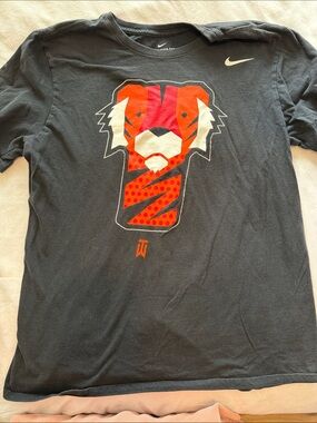 Tiger Woods Nike Men’s Black Graphic Tiger Tee